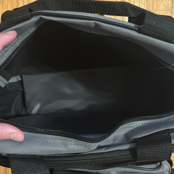 TAG Carry On Computer Duffle Travel Bag Gray Adjustable Strap Lightweight - Picture 6 of 8